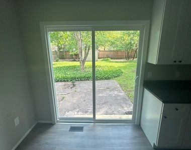 2930 Marshall Street - Photo Thumbnail 4