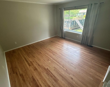 2930 Marshall Street - Photo Thumbnail 5