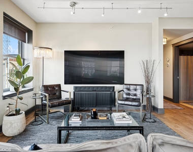 27 Library Street Ne - Photo Thumbnail 4