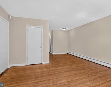 5990 Henry Avenue - Photo Thumbnail 5