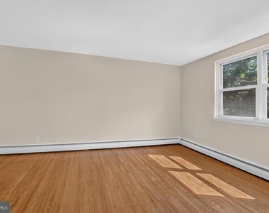 5990 Henry Avenue - Photo Thumbnail 3