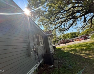 1219 Randolph Avenue - Photo Thumbnail 10