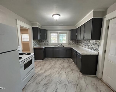 1219 Randolph Avenue - Photo Thumbnail 5