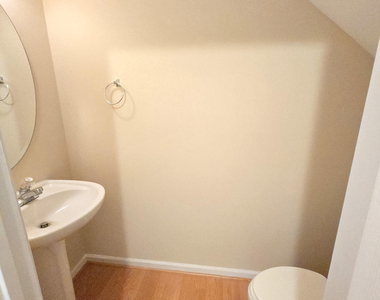 9819 Layla Avenue - Photo Thumbnail 14