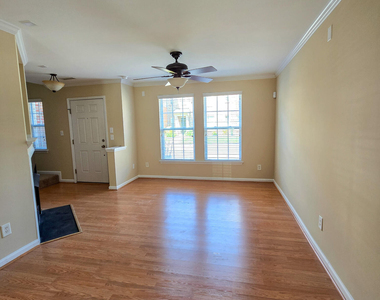 9819 Layla Avenue - Photo Thumbnail 3
