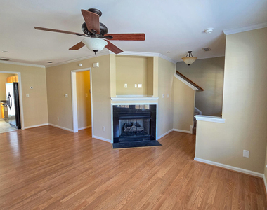 9819 Layla Avenue - Photo Thumbnail 4