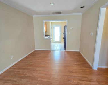 9819 Layla Avenue - Photo Thumbnail 6