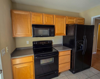 9819 Layla Avenue - Photo Thumbnail 10