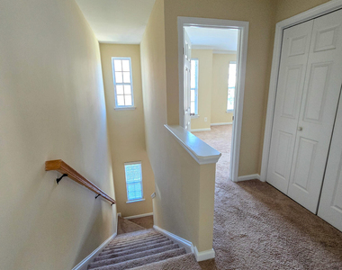 9819 Layla Avenue - Photo Thumbnail 15