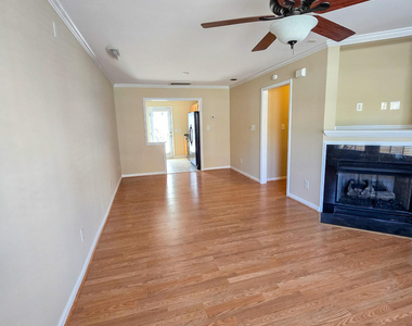 9819 Layla Avenue - Photo Thumbnail 5