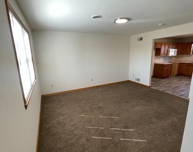 6247 Mountain View Drive - Photo Thumbnail 4