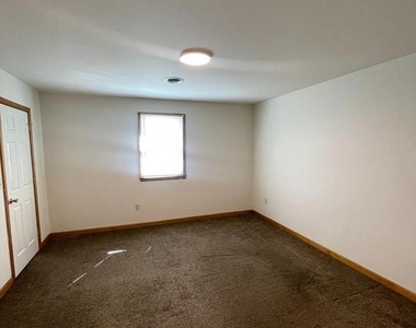 6247 Mountain View Drive - Photo Thumbnail 8