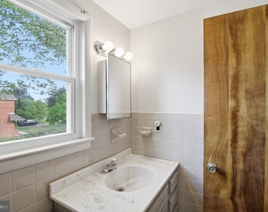 1130 E Park Avenue - Photo Thumbnail 7