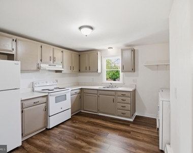 1130 E Park Avenue - Photo Thumbnail 2