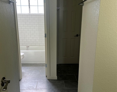5404 Martin Ave - Photo Thumbnail 8
