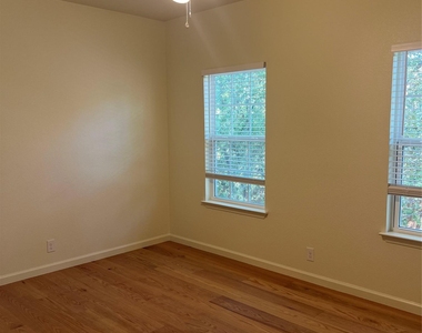 5404 Martin Ave - Photo Thumbnail 10