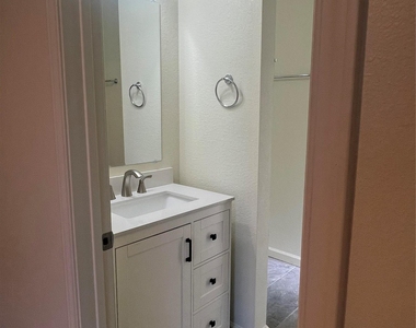 5404 Martin Ave - Photo Thumbnail 2