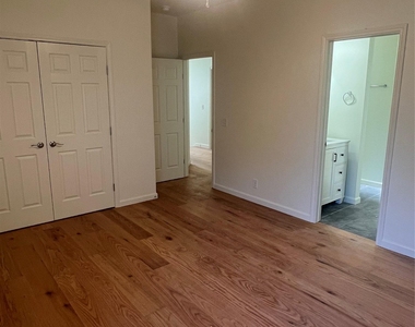 5404 Martin Ave - Photo Thumbnail 1