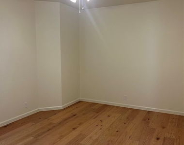 5404 Martin Ave - Photo Thumbnail 6