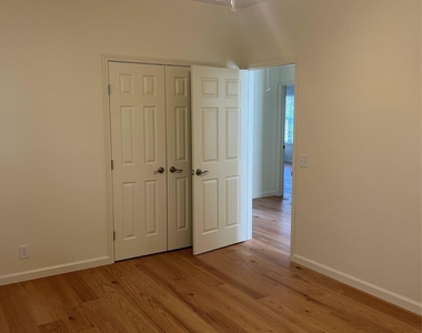 5404 Martin Ave - Photo Thumbnail 11