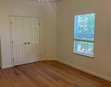 5404 Martin Ave - Photo Thumbnail 5