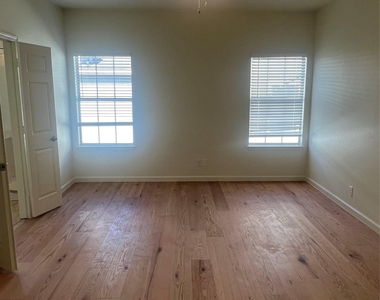 5404 Martin Ave - Photo Thumbnail 32
