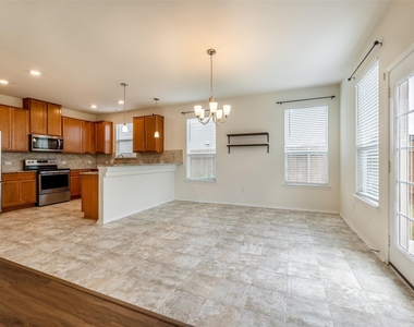 13709 Vigilance St - Photo Thumbnail 6