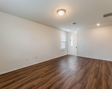 13709 Vigilance St - Photo Thumbnail 12