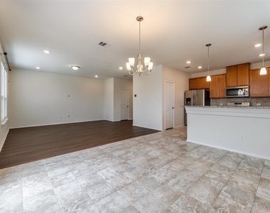 13709 Vigilance St - Photo Thumbnail 7