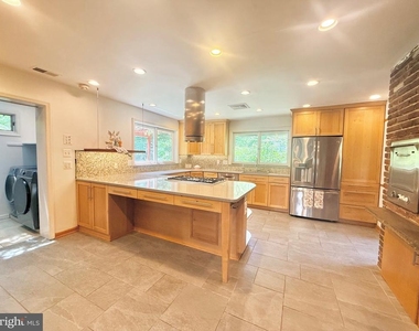 6819 Selkirk - Photo Thumbnail 67