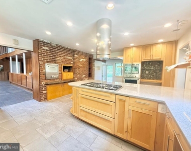 6819 Selkirk - Photo Thumbnail 60