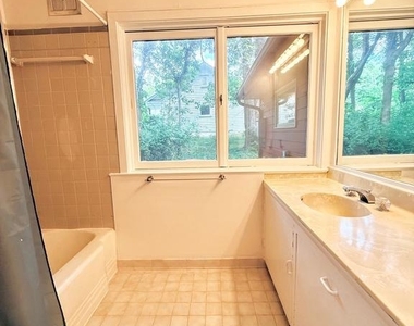 6819 Selkirk - Photo Thumbnail 43