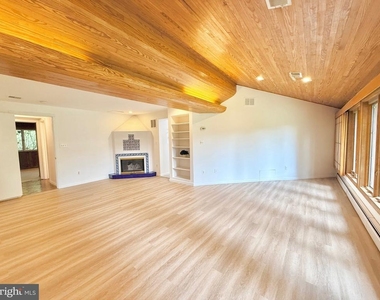 6819 Selkirk - Photo Thumbnail 47