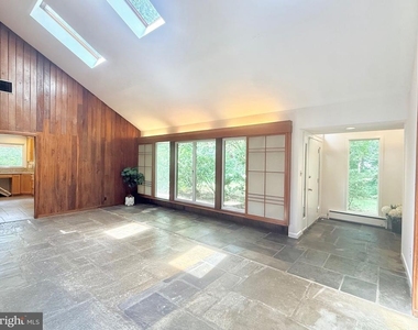 6819 Selkirk - Photo Thumbnail 37