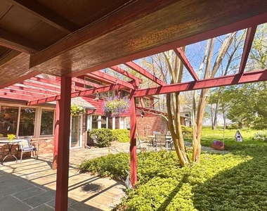 6819 Selkirk - Photo Thumbnail 13