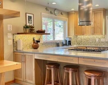 6819 Selkirk - Photo Thumbnail 8
