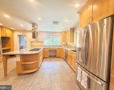 6819 Selkirk - Photo Thumbnail 61