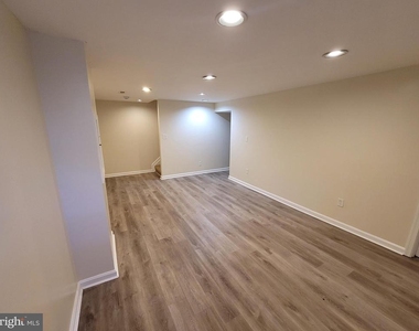401 Darby Lane - Photo Thumbnail 8