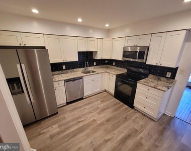 401 Darby Lane - Photo Thumbnail 4
