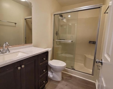 401 Darby Lane - Photo Thumbnail 13
