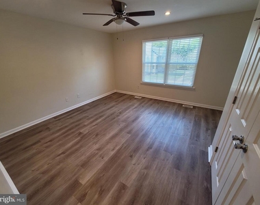 401 Darby Lane - Photo Thumbnail 11