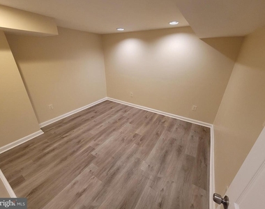 401 Darby Lane - Photo Thumbnail 9