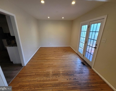 401 Darby Lane - Photo Thumbnail 3
