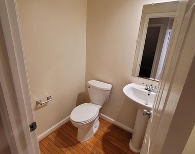 401 Darby Lane - Photo Thumbnail 6
