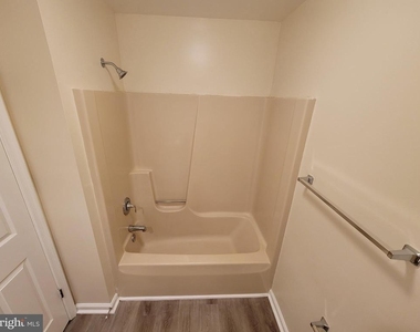 401 Darby Lane - Photo Thumbnail 17