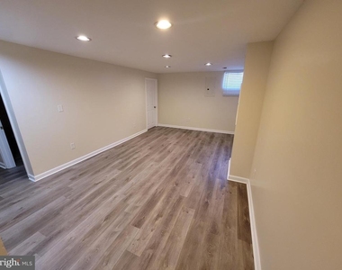 401 Darby Lane - Photo Thumbnail 7