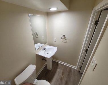 401 Darby Lane - Photo Thumbnail 10
