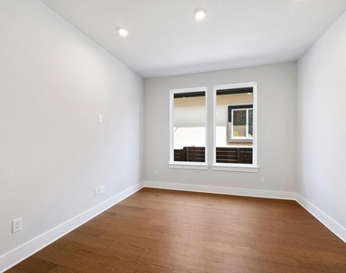 8208 Bouvreuil Dr - Photo Thumbnail 9