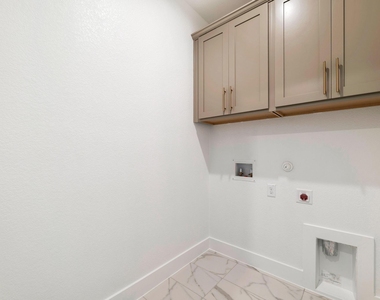 8208 Bouvreuil Dr - Photo Thumbnail 10