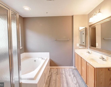 6135 Newport Terrace - Photo Thumbnail 19